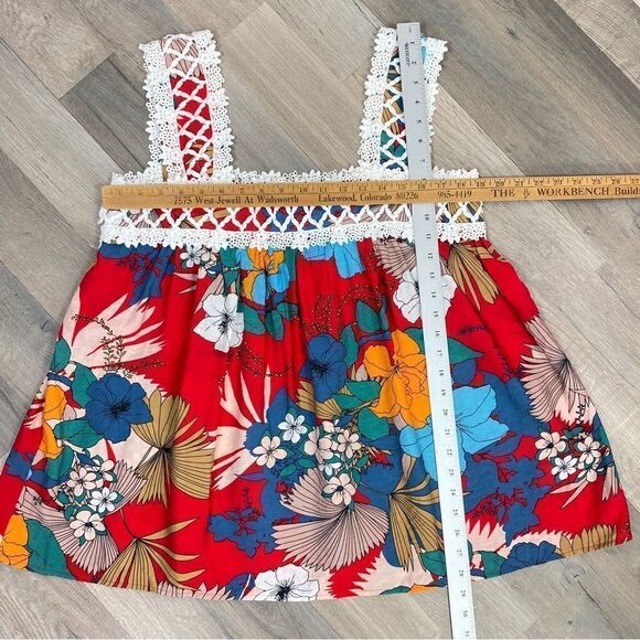 See and Be Seen Floral Crochet Neck Sleeveless Tank Top Red Multi Medium - Picture 11 of 11